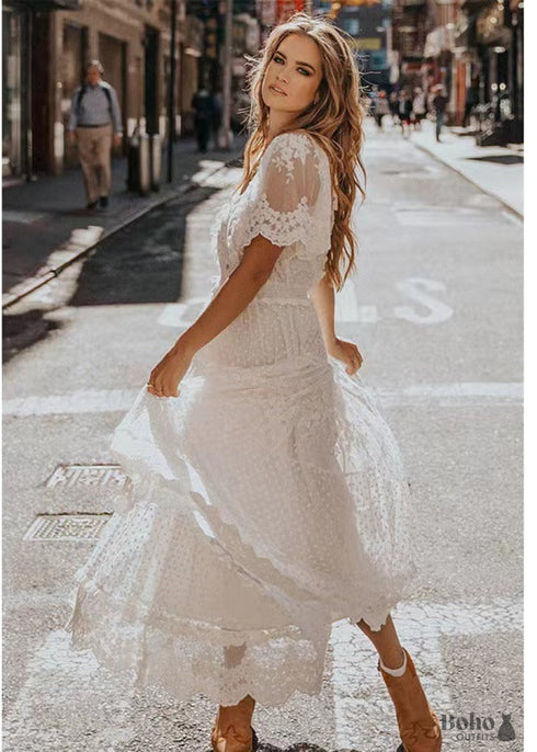 Vestido bohemio de encaje con cuello en V y manga corta